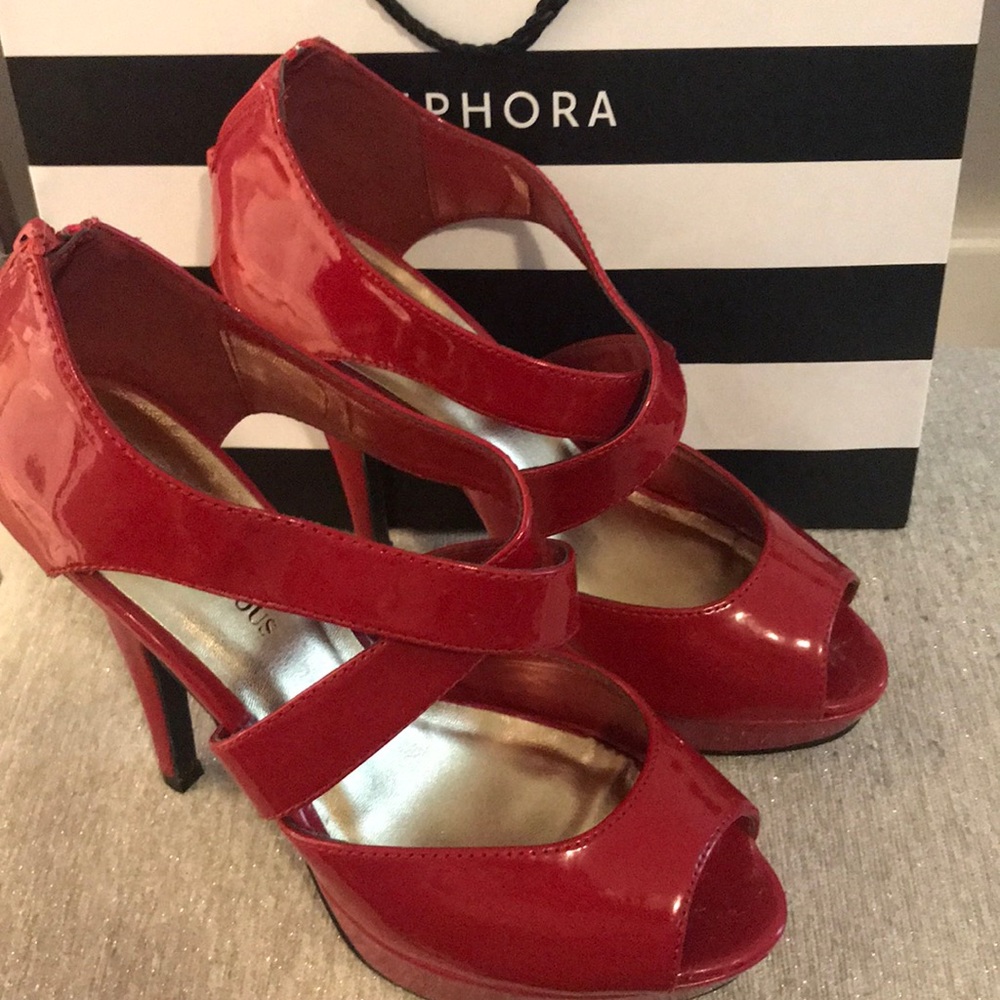 Red pumps